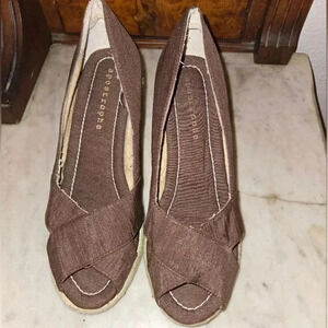 Apostrophe Wedges Size 6.5